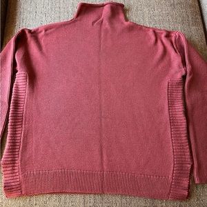 Tahari Dusty Rose Sweater Size L